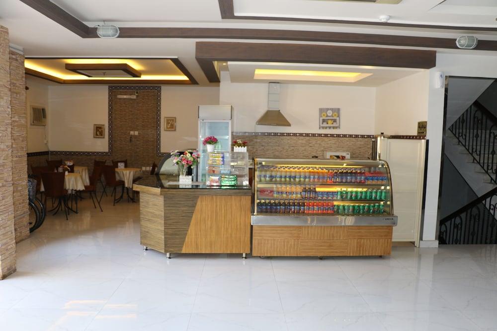 العلياء(Al Alya Hotel Rooms and Suites)