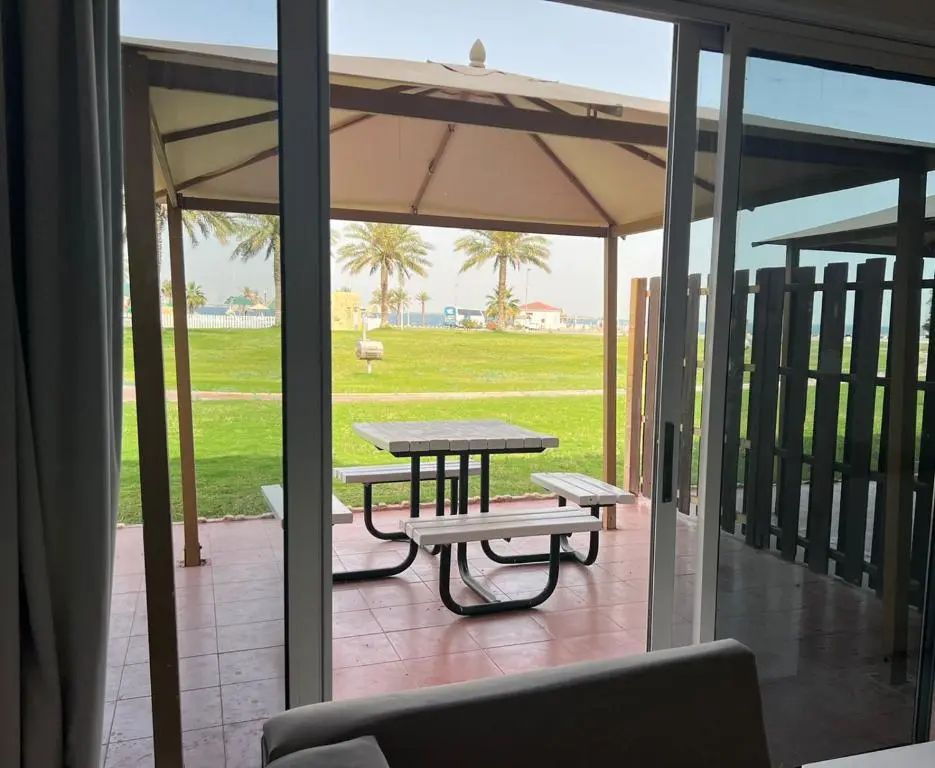 منتجع شاطئ النخيل