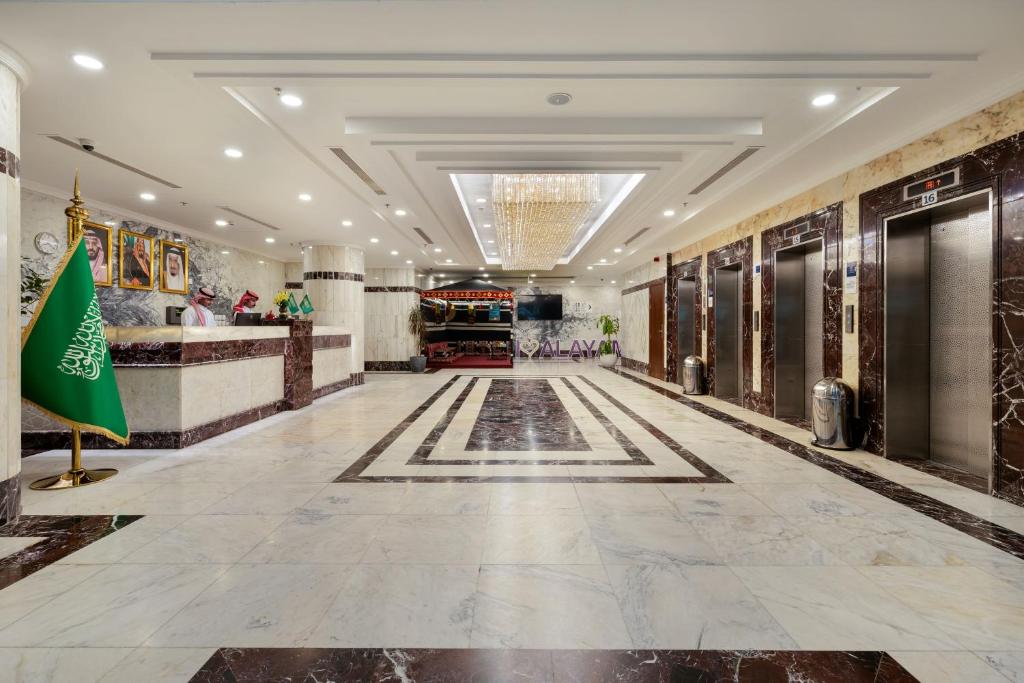 الايام إيليت