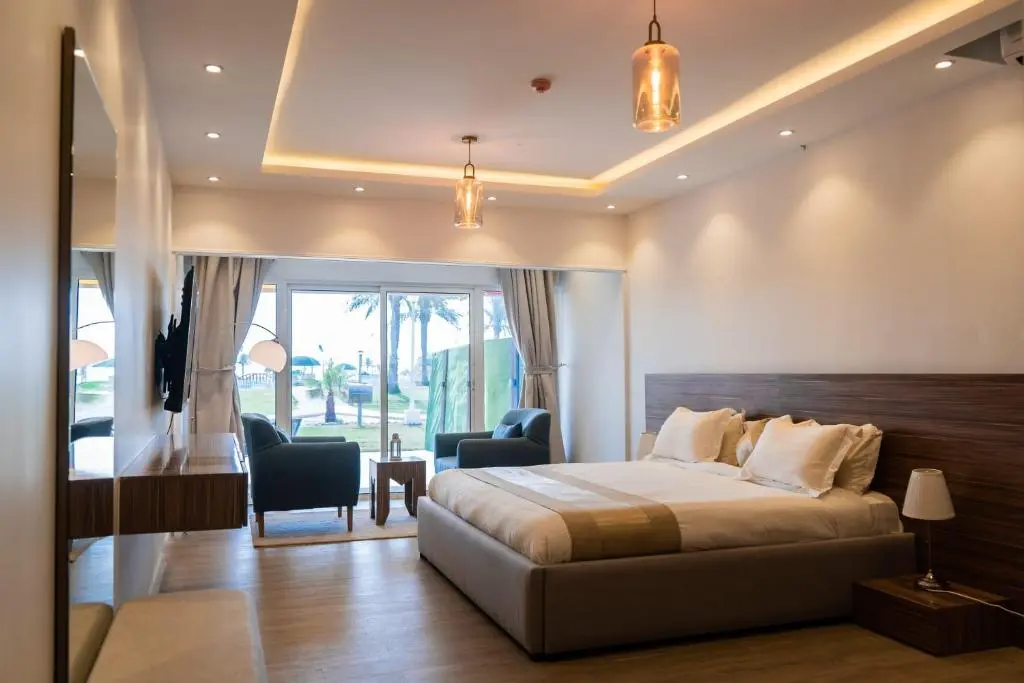 منتجع شاطئ النخيل