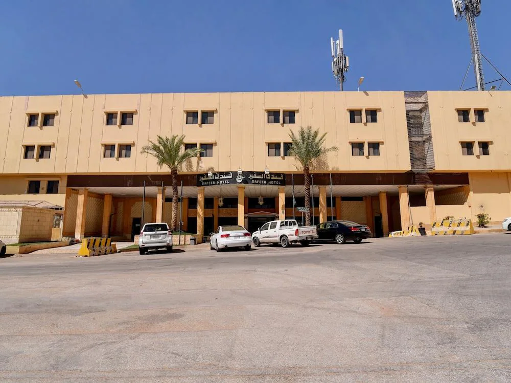 كابيتال او ٤١٩ فندق السفير