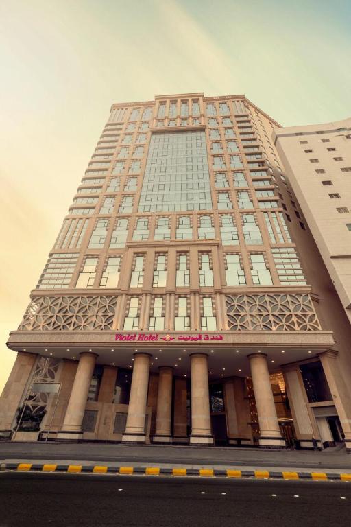 فيوليت العزيزية