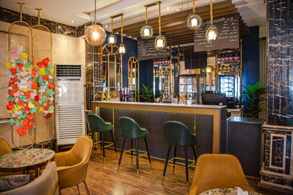 Joan Gold For Furnished Apartments