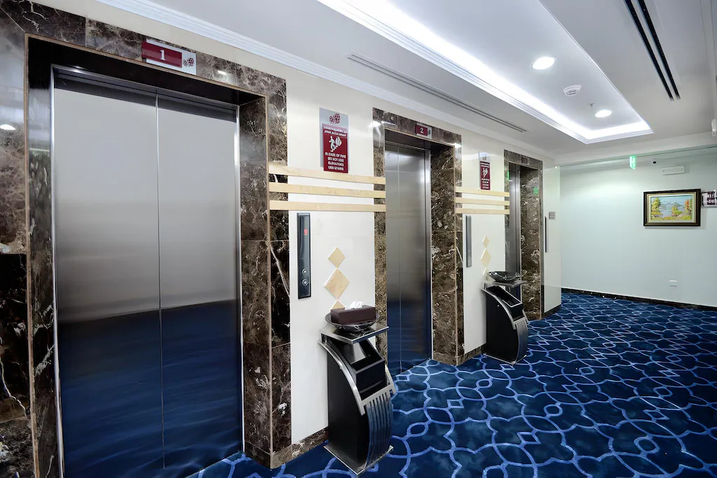 شركة الصنوبرة الفندقية باين وود(Pinewood Hotel)