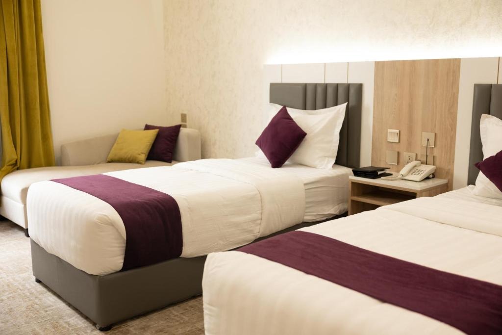 Diamond Corners Hotel