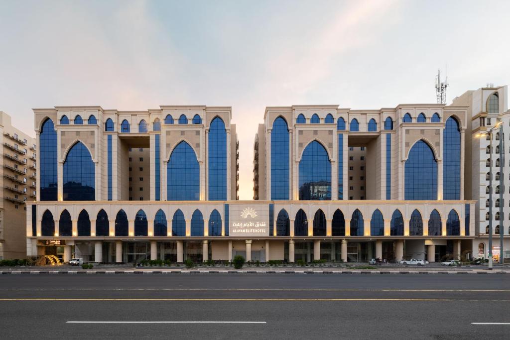 الايام إيليت