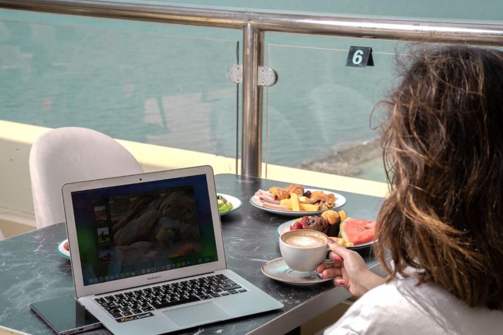 سي فرونت لوكس-سويت