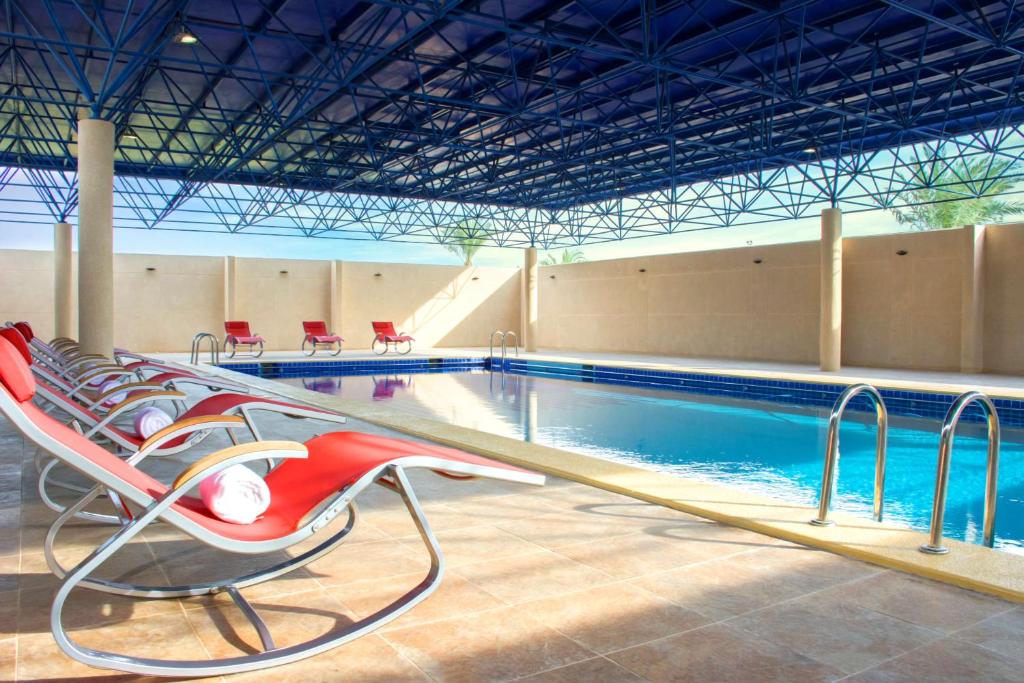 منتجع راديسون بلو الخبر، شاطئ نصف القمر