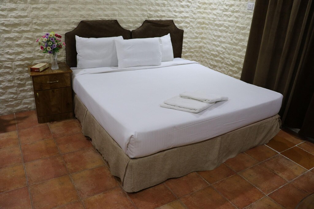 العلياء(Al Alya Hotel Rooms and Suites)