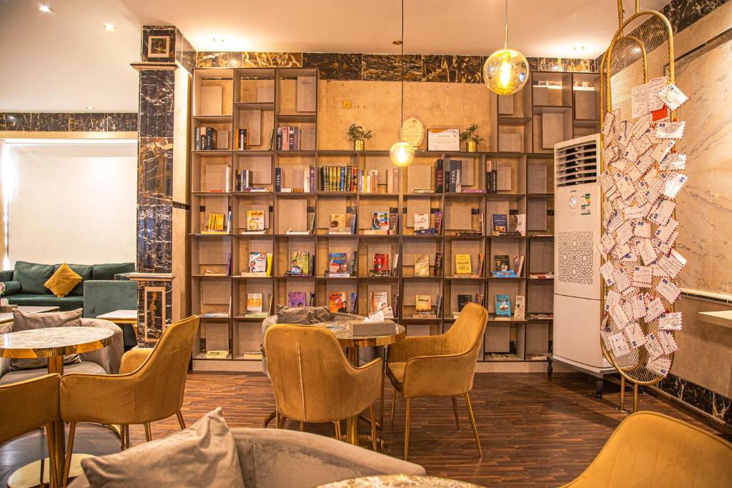 Joan Gold For Furnished Apartments