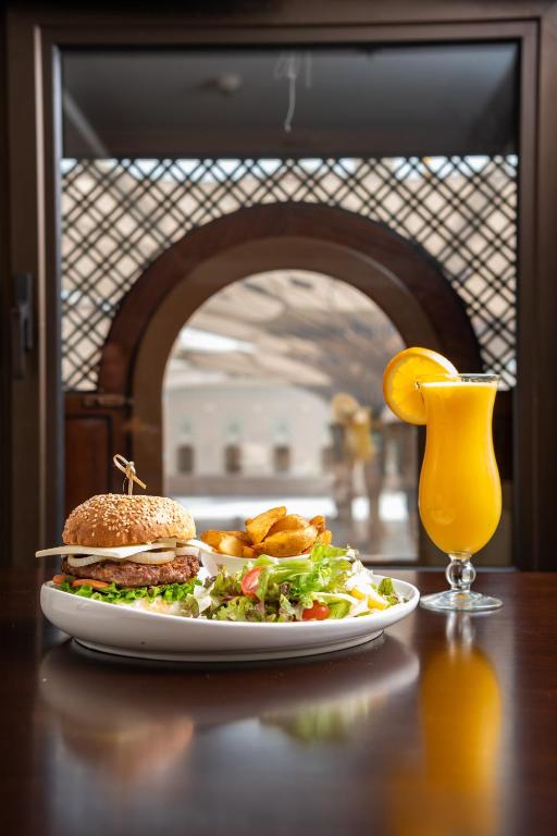 فندق واجهة طيبة