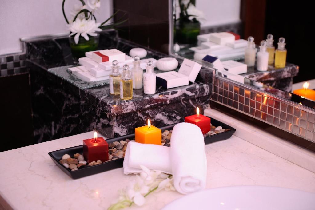 قصر الحمراء من ورويك(Al Hamra Palace By Warwick)