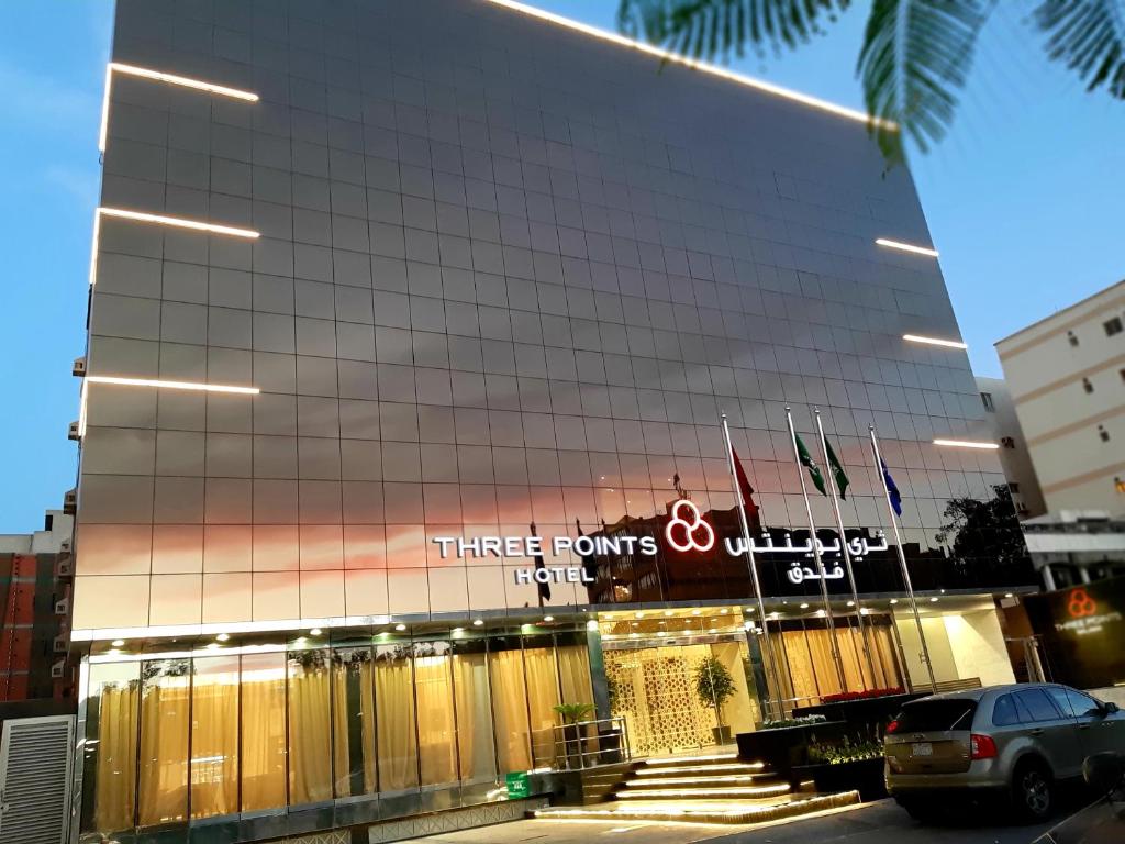 فندق ثري بوينتس السلامة
