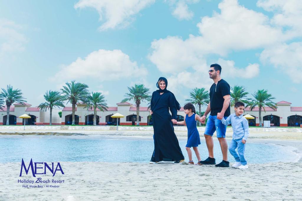 منتجع هوليداي بيتش مينا شاطئ نصف القمر