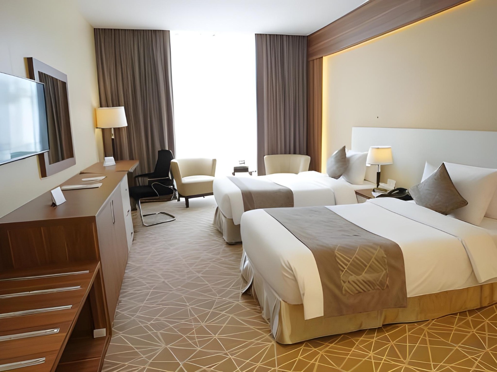 فندق روزموند ( العنوان الحمرا سابقا)