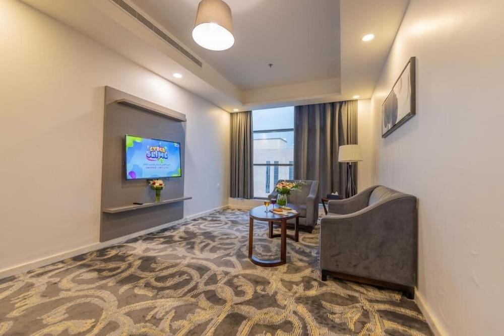 مول لاتين سويتس الأندلس