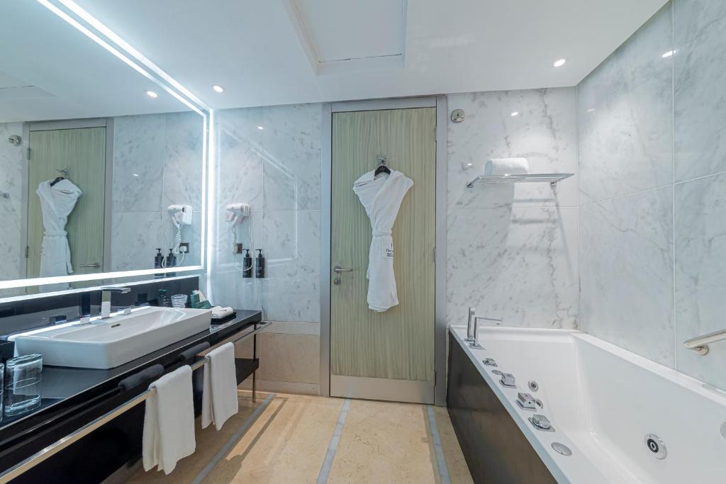 فندق ذا فينيو جدة الكورنيش