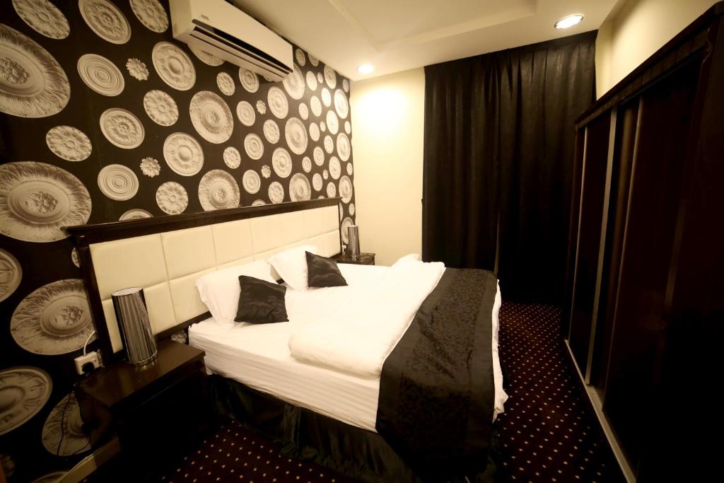 غرفة صامتة 1(Silent Room 1)