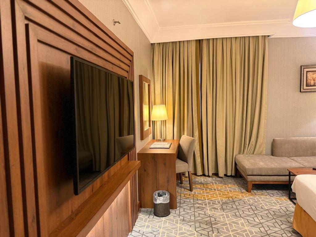 فندق كراون تاون