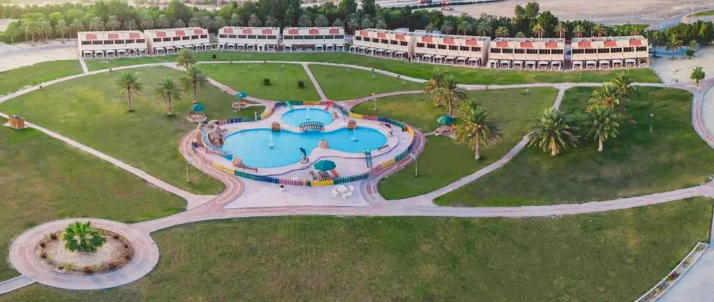 منتجع شاطئ النخيل