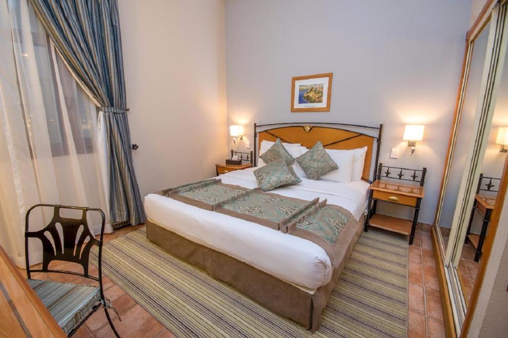 منتجع هوليداي بيتش مينا شاطئ نصف القمر