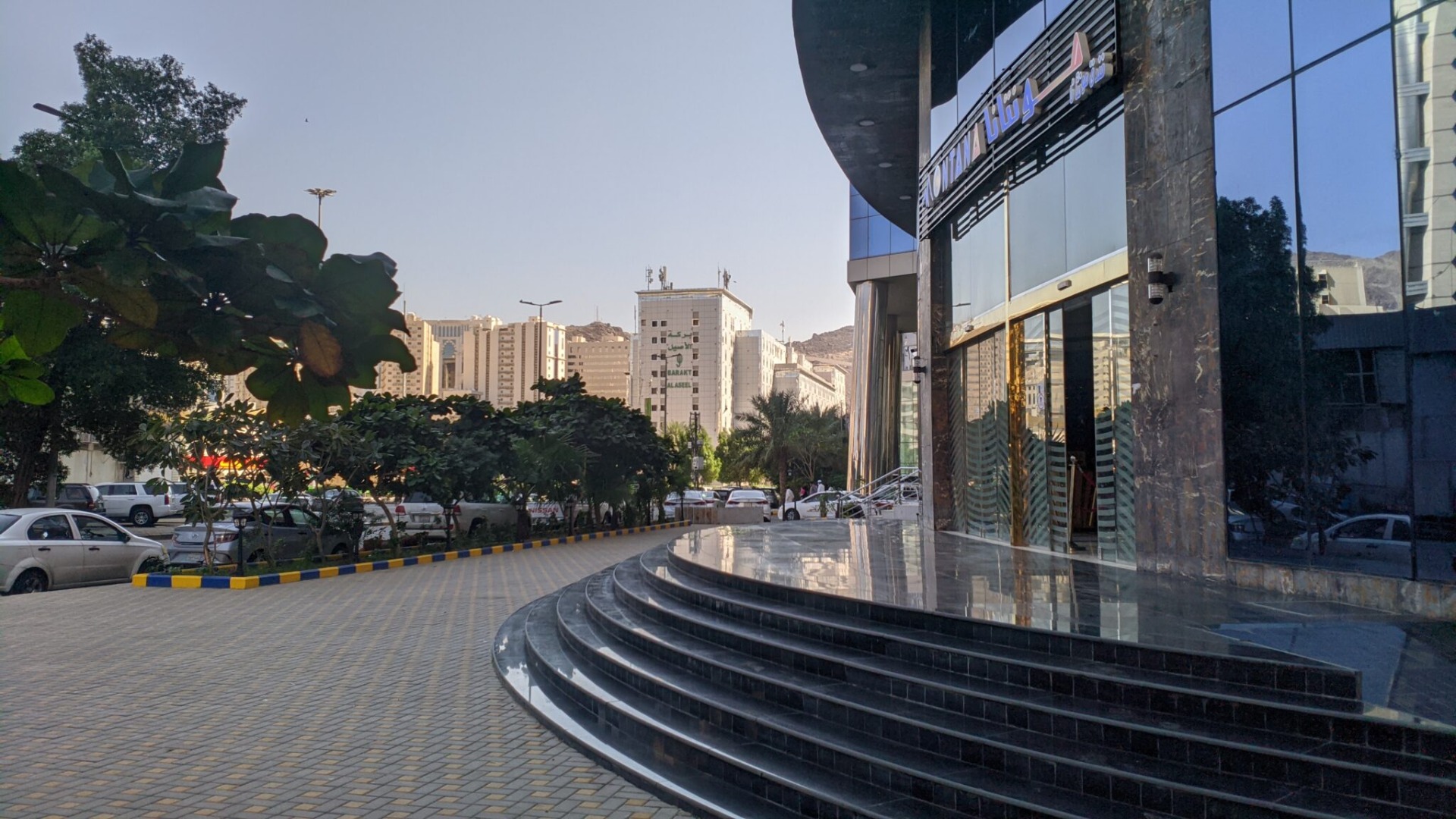 Montana Al Azizia Hotel