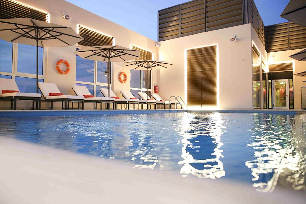 فندق سنترو الكورنيش