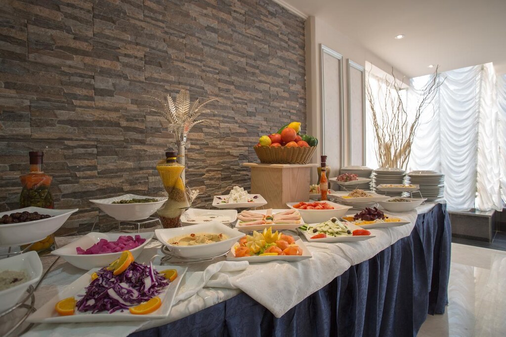 Lahoya Hotel & Suites