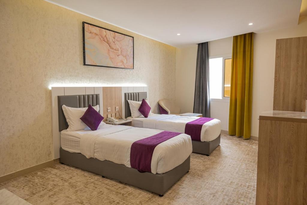 Diamond Corners Hotel